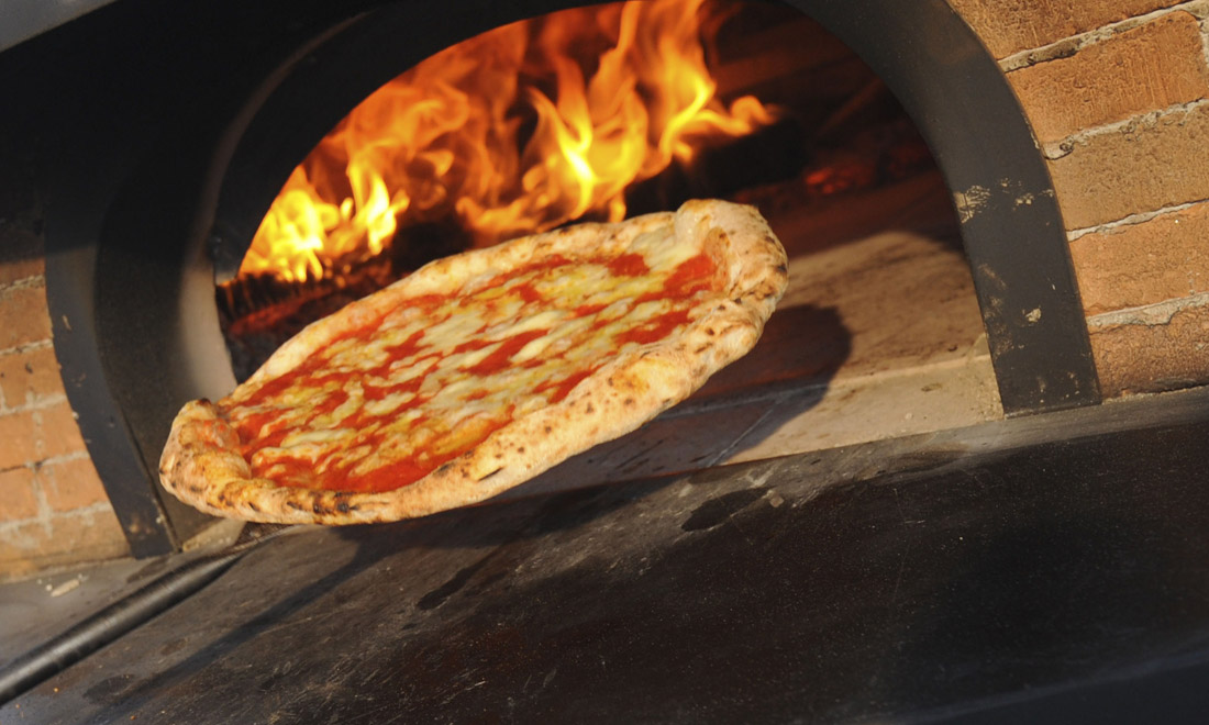 Pizza napoletana, 5 motivi perché è giusto che sia patrimonio dell’umanità Pizza napoletana, 5 motivi perché è giusto che sia patrimonio dell’umanità