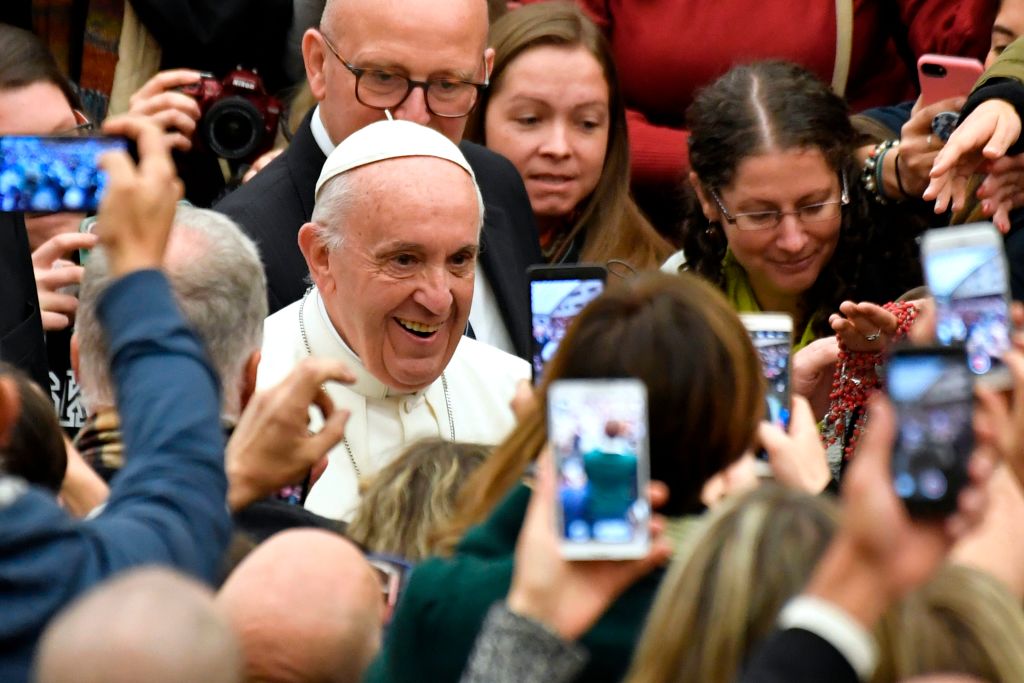Perché Papa Francesco cambia il capo ufficio delle Cerimonie pontificie