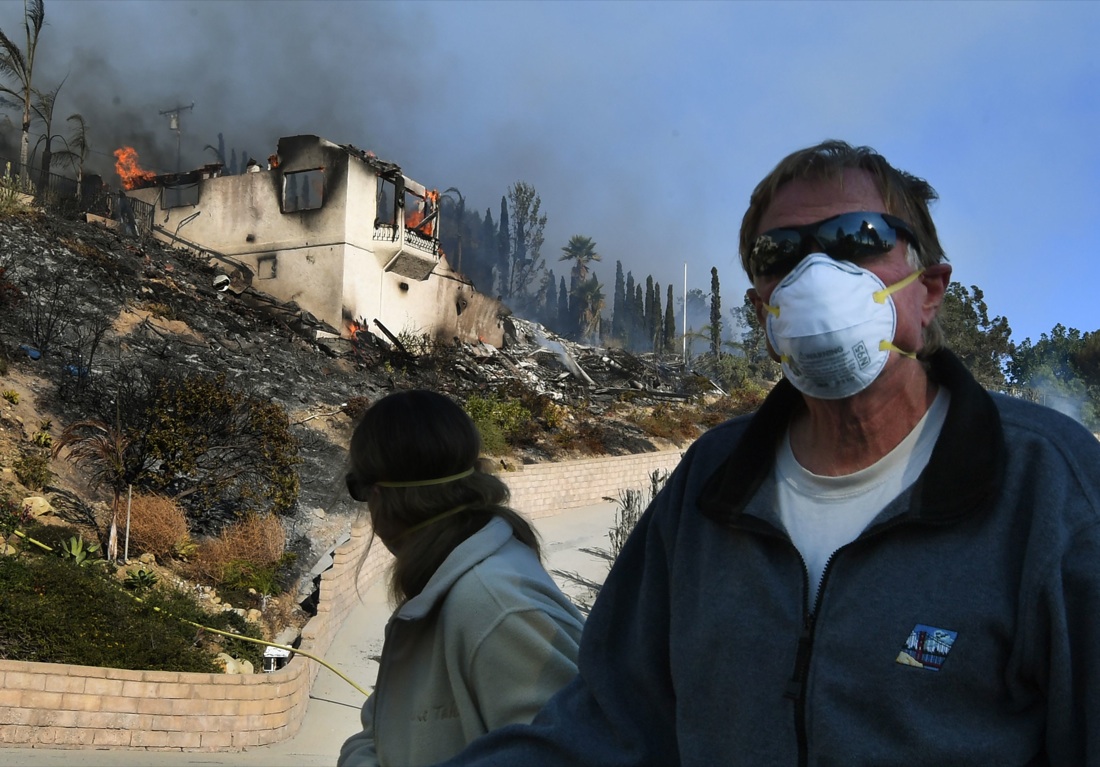 La California brucia ancora. Stato di emergenza anche a Los Angeles – FOTO La California brucia ancora. Stato di emergenza anche a Los Angeles – FOTO