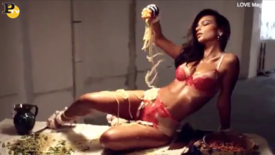 Emily Ratajkowski e il video calendario scandalo con gli spaghetti