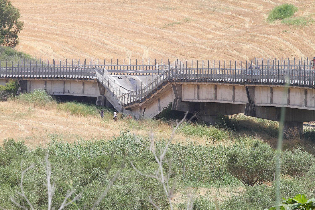 I ponti italiani che fanno traballare la ripresa I ponti italiani che fanno traballare la ripresa