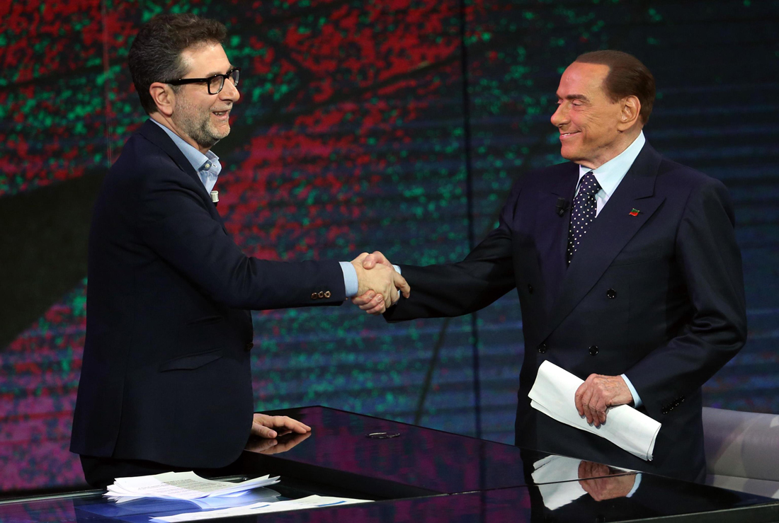 Prima lezione di giornalismo: aggredire Berlusconi