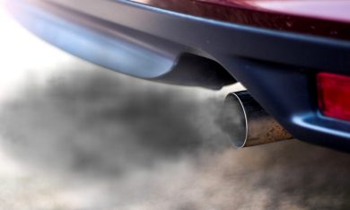 Cadono le prime teste nello scandalo dei gas di scarico