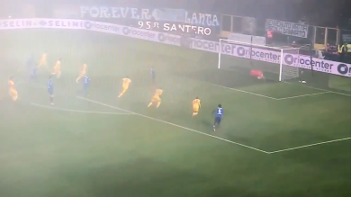 Buffon para il rigore al Papu Gomez | video