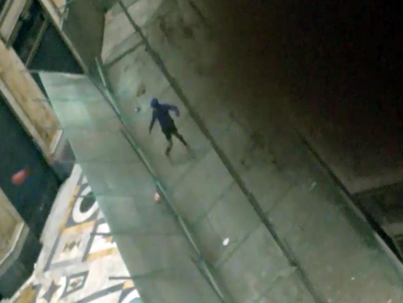 Napoli, come nascono e colpiscono le baby gang