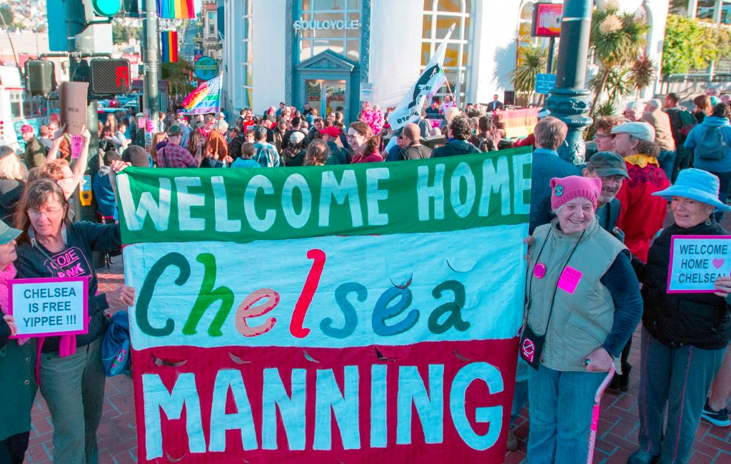 La storia di Chelsea Manning: da militare Usa a candidata per il Senato