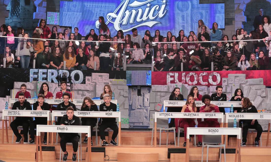 Amici 17: Maria De Filippi manda i ragazzi a pulire le strade di Roma