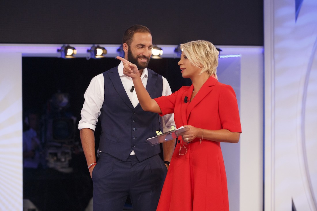 C’è posta per te: si parte con Higuaín e Michelle Hunziker