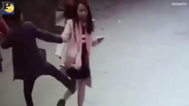 Cina: picchia donna per cattiva recensione sui social | video