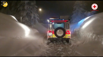 Sestriere: donna muore sull’ambulanza bloccata dalla valanga | video