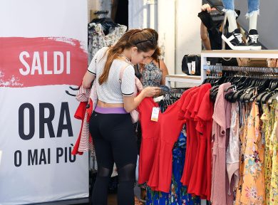 Abbigliamento, ecco quanto spendono gli italiani