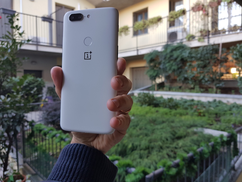 OnePlus 5T Star Wars arriva in Italia ma si chiama Sandstone White OnePlus 5T Star Wars arriva in Italia ma si chiama Sandstone White