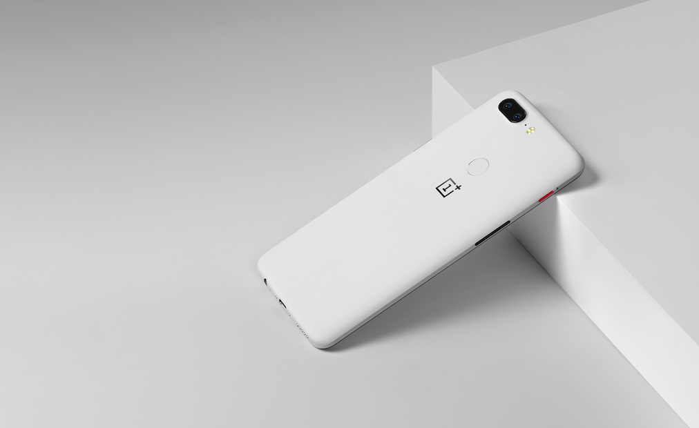 OnePlus 5T Star Wars arriva in Italia ma si chiama Sandstone White OnePlus 5T Star Wars arriva in Italia ma si chiama Sandstone White