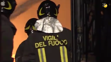 Corteolona incendio in capannone, allarme nube tossica