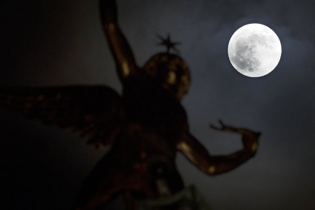 La Superluna che dà il benvenuto al 2018 – FOTO