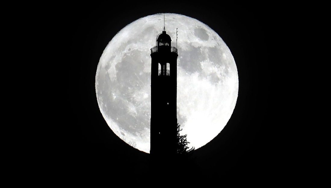 La Superluna che dà il benvenuto al 2018 – FOTO