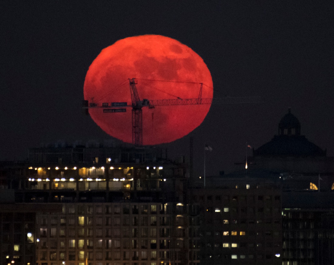 La Superluna che dà il benvenuto al 2018 – FOTO