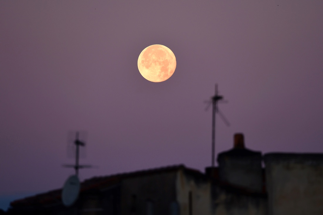 La Superluna che dà il benvenuto al 2018 – FOTO