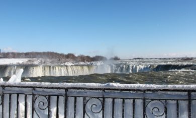 Cascate del Niagara ghiacciate, che spettacolo! – Foto
