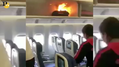 Cina: brucia bagaglio sull’aereo. Fiamme spente con acqua e succo di frutta | video