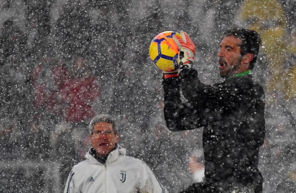 Juventus-Atalanta rinviata per neve: le immagini del maltempo allo Stadium