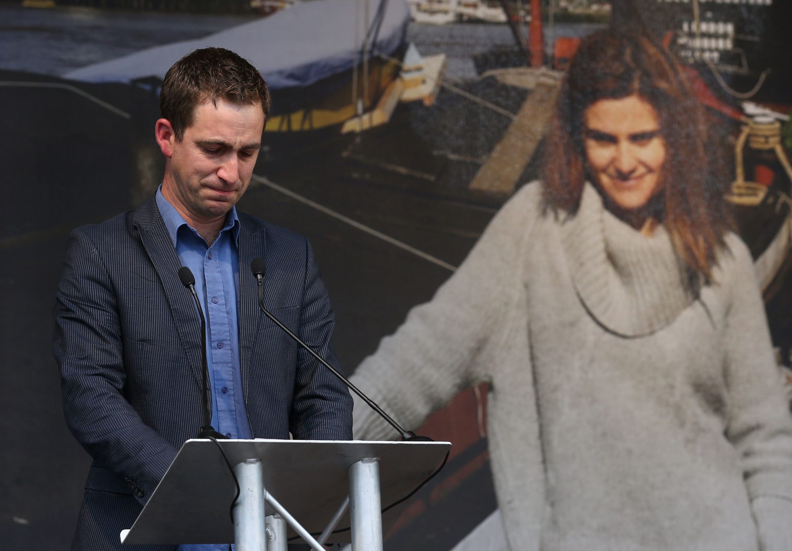 Chi è Brendan Cox, il vedovo di Jo Cox accusato di molestie Chi è Brendan Cox, il vedovo di Jo Cox accusato di molestie