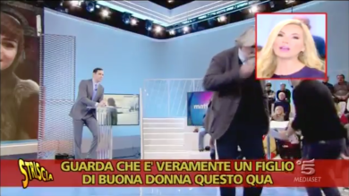 Fuori Onda Striscia. La Panicucci insulta Vecchi (cretino, Figlio di buona donna) | video