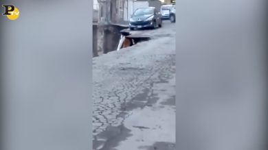 Roma: voragine alla Balduina. Il crollo in diretta | video