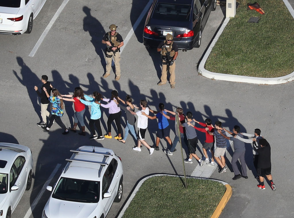 Sparatoria in Florida: morti e feriti nel liceo di Parkland Sparatoria in Florida: morti e feriti nel liceo di Parkland