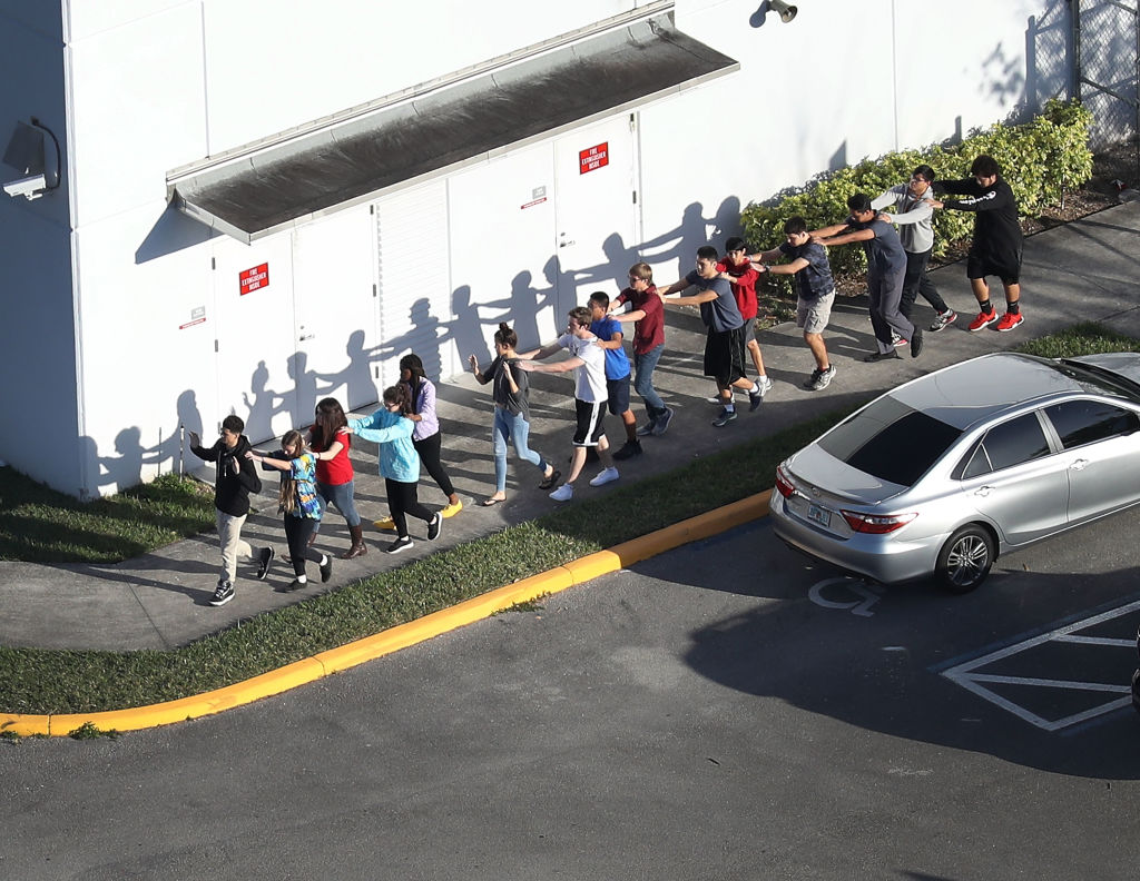 Sparatoria in Florida: morti e feriti nel liceo di Parkland Sparatoria in Florida: morti e feriti nel liceo di Parkland