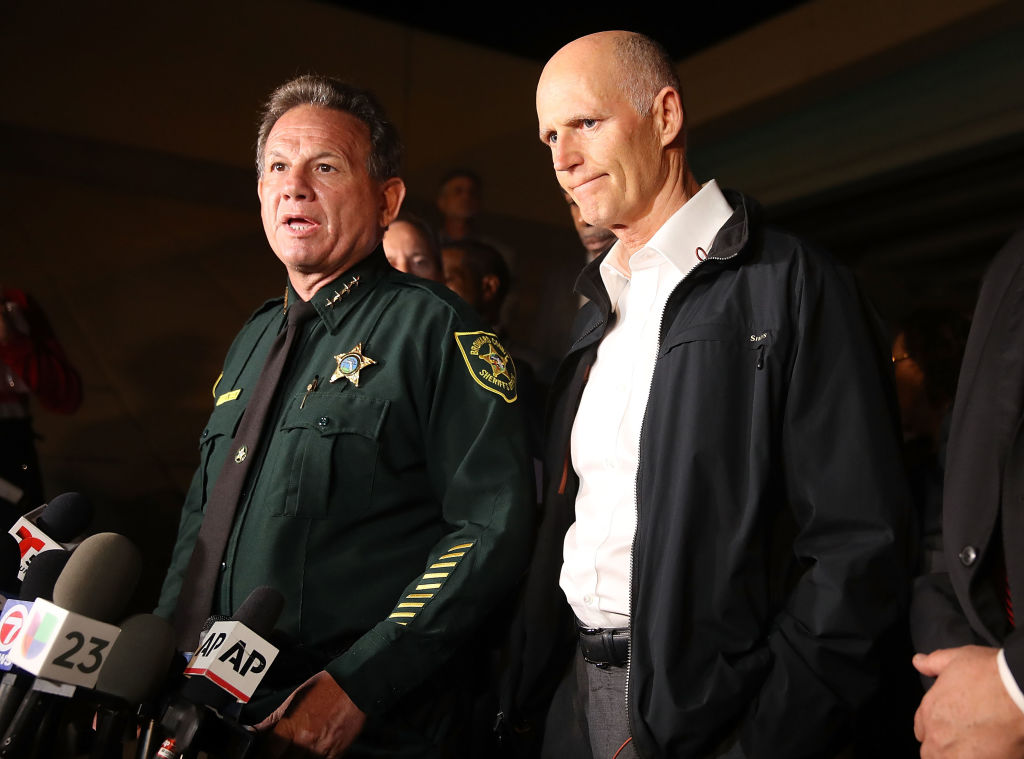 Sparatoria in Florida: morti e feriti nel liceo di Parkland Sparatoria in Florida: morti e feriti nel liceo di Parkland
