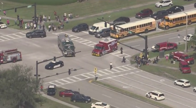 Sparatoria in una scuola in Florida. Ex studente spara e uccide compagni ed insegnanti. Strage | video