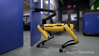 Il robot della Boston Dynamic apre la porta con la maniglia | video