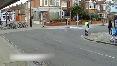 Blocco di ghiaccio cade dal cielo. Nessun ferito | video