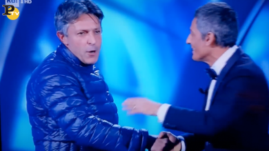 Contestatore sul palco del Festival di Sanremo da Fiorello | video