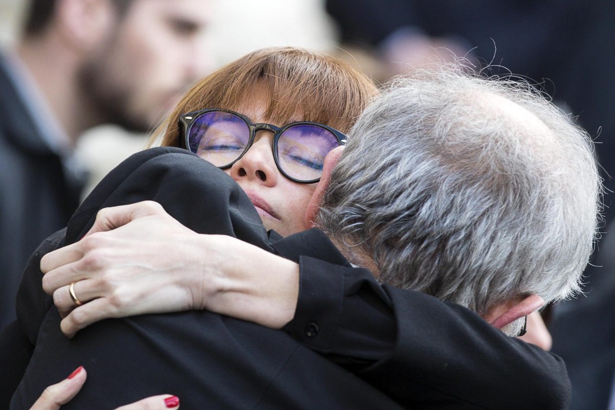 Galleria foto 'In migliaia a Roma per i funerali di Fabrizio Frizzi' - foto 28