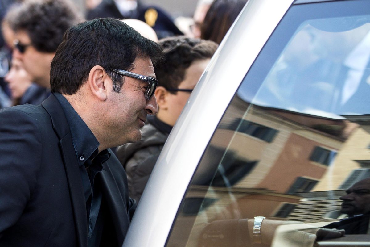 Galleria foto 'In migliaia a Roma per i funerali di Fabrizio Frizzi' - foto 27