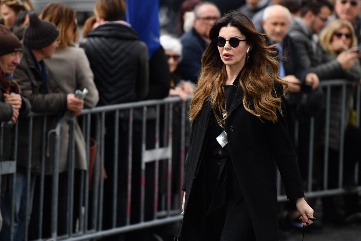 Galleria foto 'In migliaia a Roma per i funerali di Fabrizio Frizzi' - foto 33