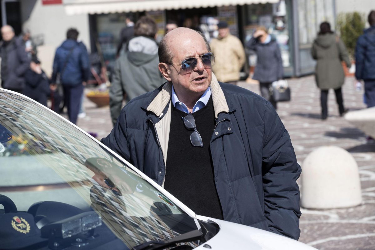 Galleria foto 'In migliaia a Roma per i funerali di Fabrizio Frizzi' - foto 4