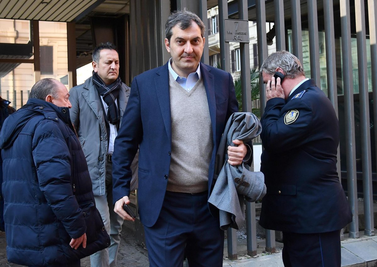 Galleria foto 'In migliaia a Roma per i funerali di Fabrizio Frizzi' - foto 10