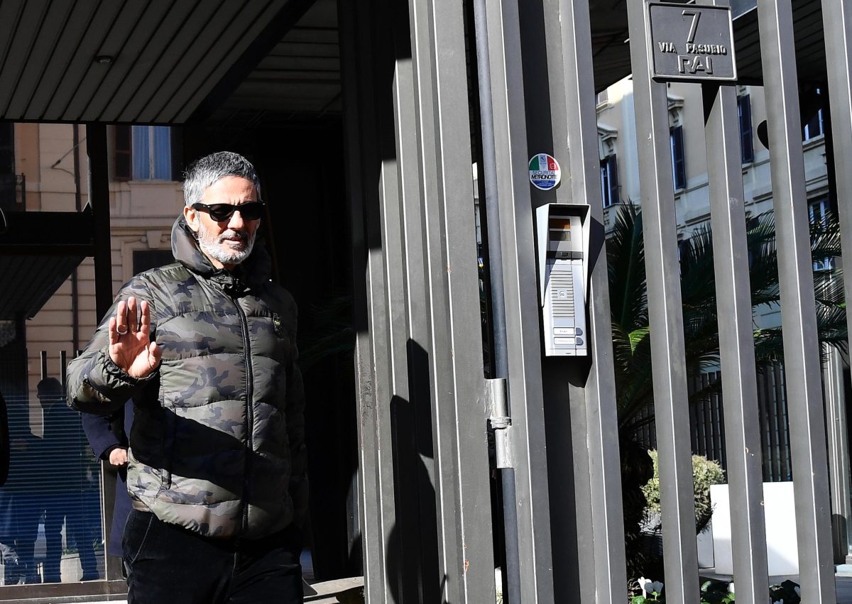 Galleria foto 'In migliaia a Roma per i funerali di Fabrizio Frizzi' - foto 18