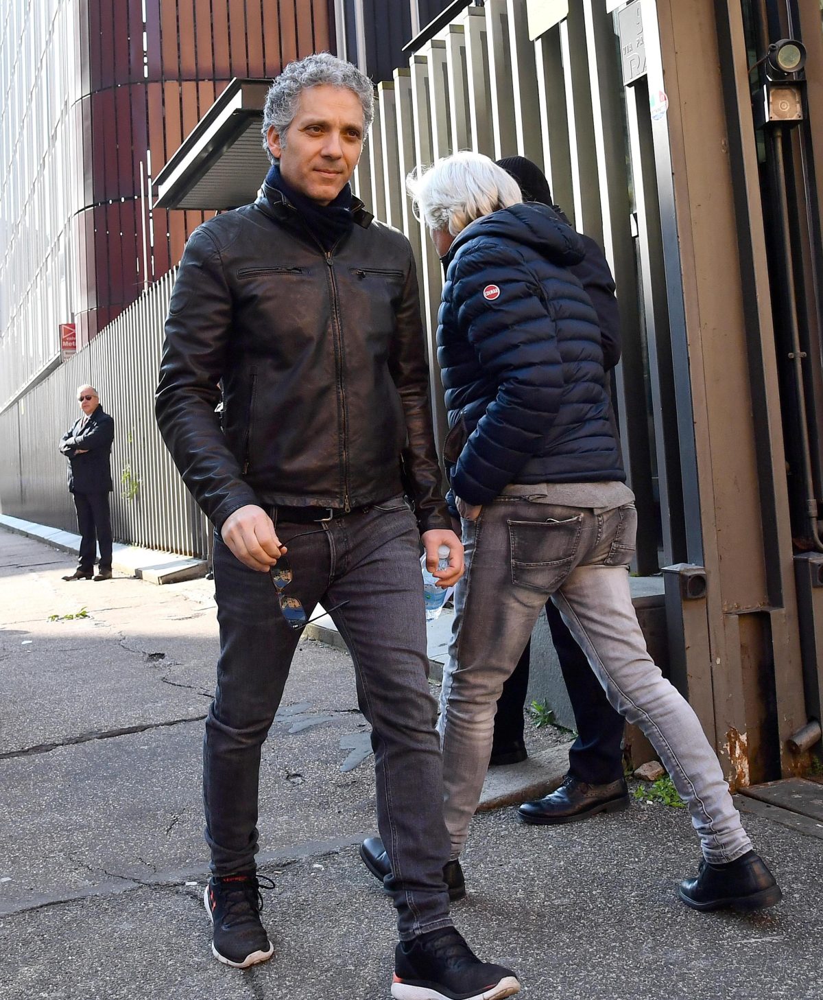 Galleria foto 'In migliaia a Roma per i funerali di Fabrizio Frizzi' - foto 17