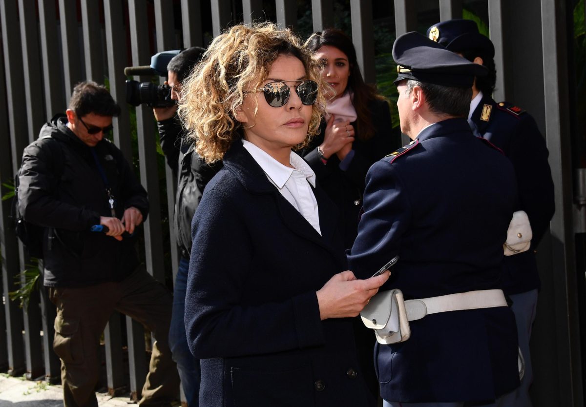 Galleria foto 'In migliaia a Roma per i funerali di Fabrizio Frizzi' - foto 14