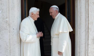 Perché a Papa Francesco, politico e piacione, preferisco Ratzinger