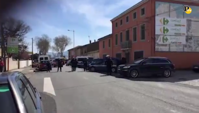 Trèbes, attentato in Francia: ostaggi in un supermercato