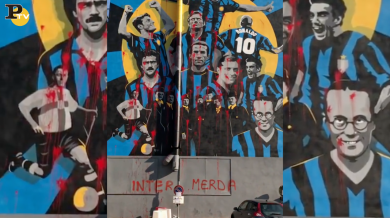 Tifosi imbrattano il murales dell’Inter a Milano | video