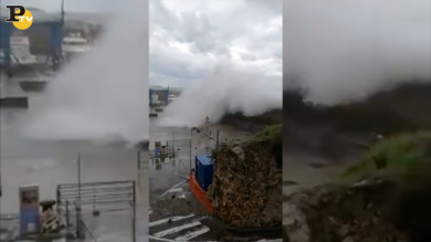 Maratea: mareggiata si abbatte sul porto. Danni a diverse barche | video