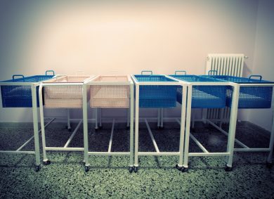 Il crollo delle nascite in Europa e in Italia, spiegato bene