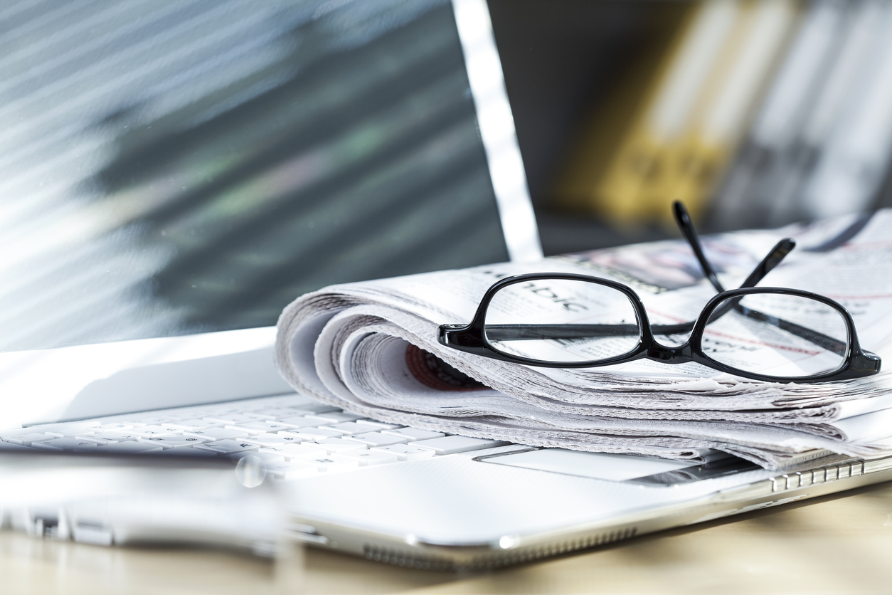 Carta bianca contro bandiera bianca