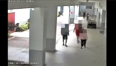 Sparatoria alla scuola di Parkland, Florida. Il video dell’agente di sicurezza che fugge